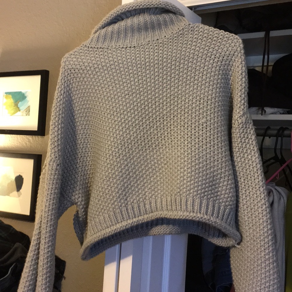Moon river cropped turtle neck